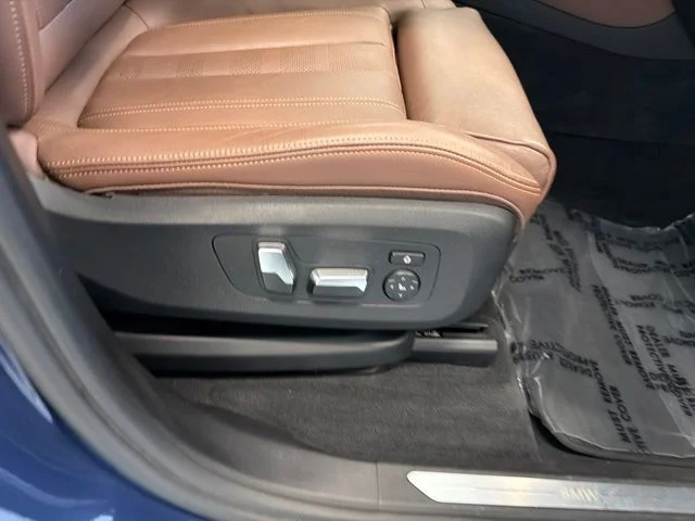 Used 2019 Blue BMW xDrive40i image 28