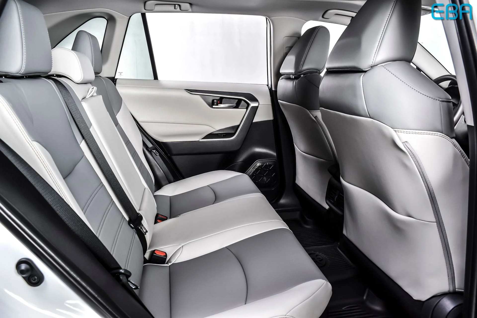 Used 2025 Pearl Toyota XLE Premium image 21