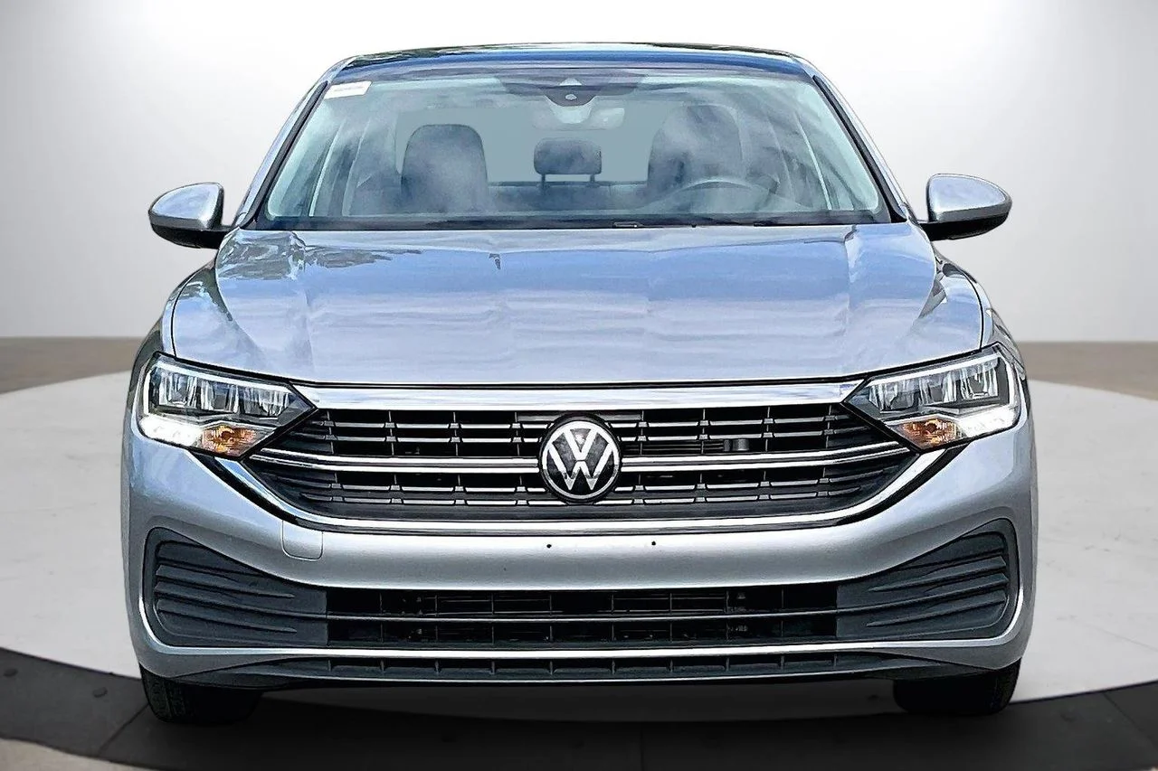 Certified Used 2024 Silver Volkswagen 1.5T SE image 3