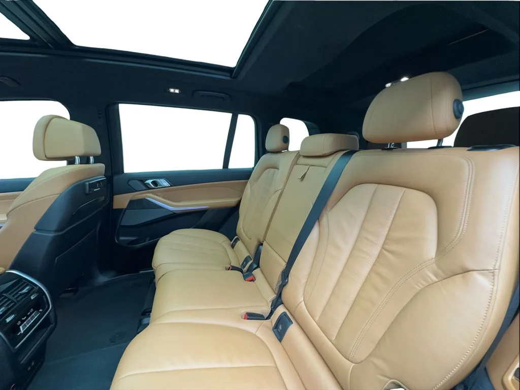 Used 2022 Gray BMW M50i image 26