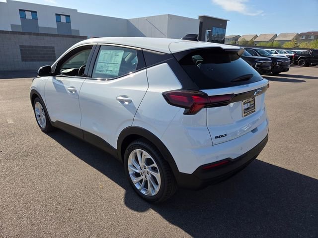 New 2027 Summit White Chevrolet LT image 3