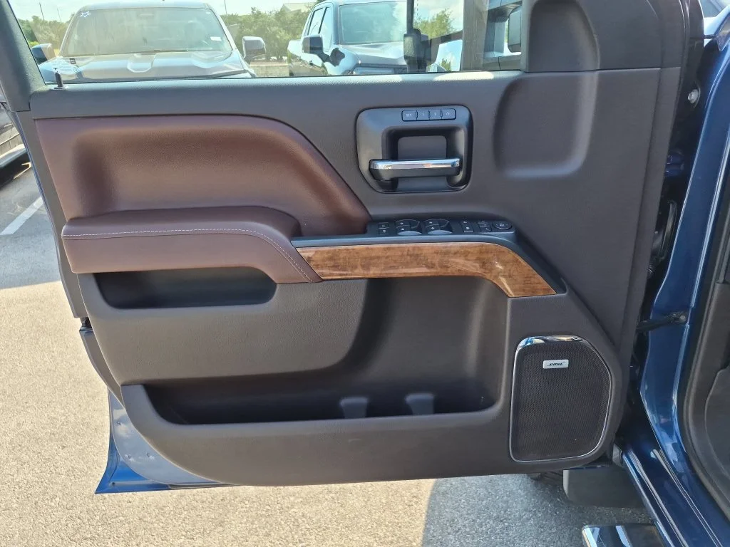 Used 2016 DEEP OCEAN BLUE METALLIC Chevrolet High Country image 16