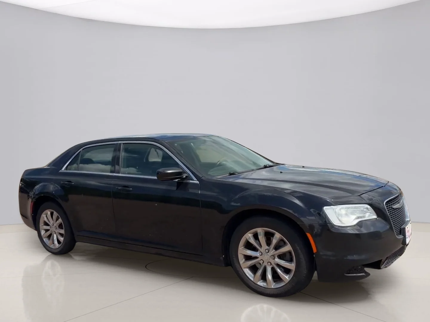 Used 2018 Black Chrysler TOURING image 7