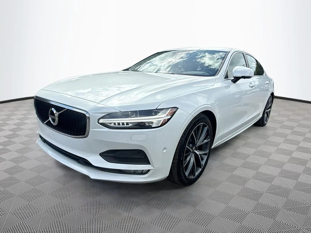 Used 2019  Volvo T5 Momentum image 4