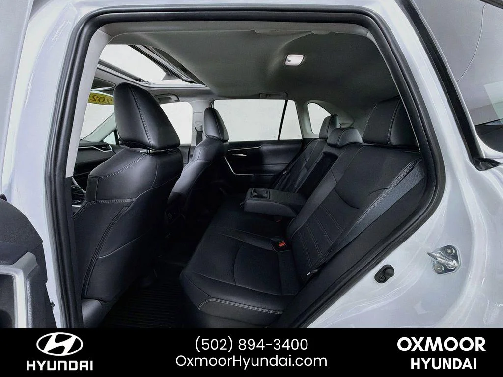 Used 2025 Wind Chill Pearl Toyota Hybrid XLE Premium image 25