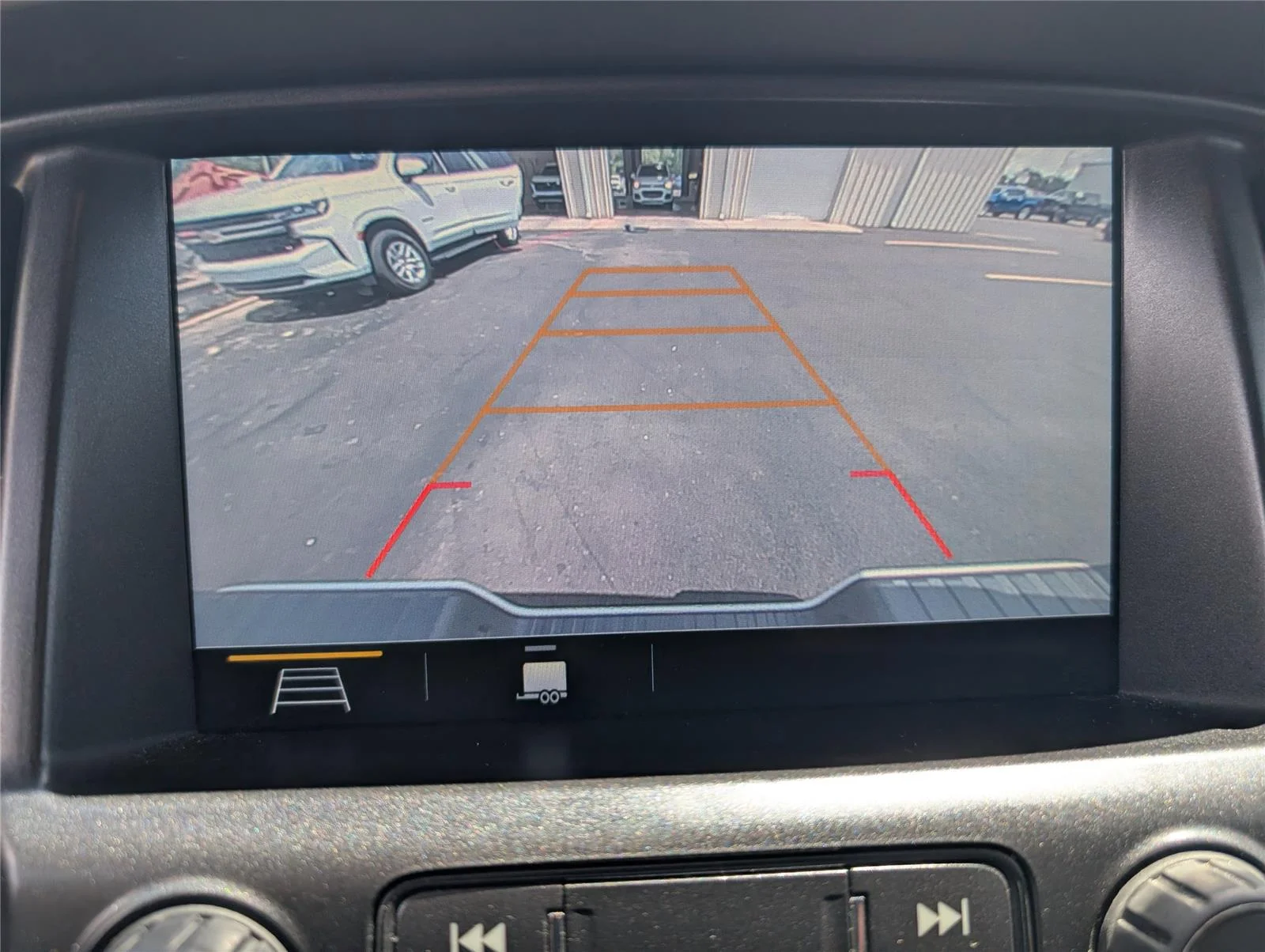 Used 2022 Summit White Chevrolet Z71 image 20