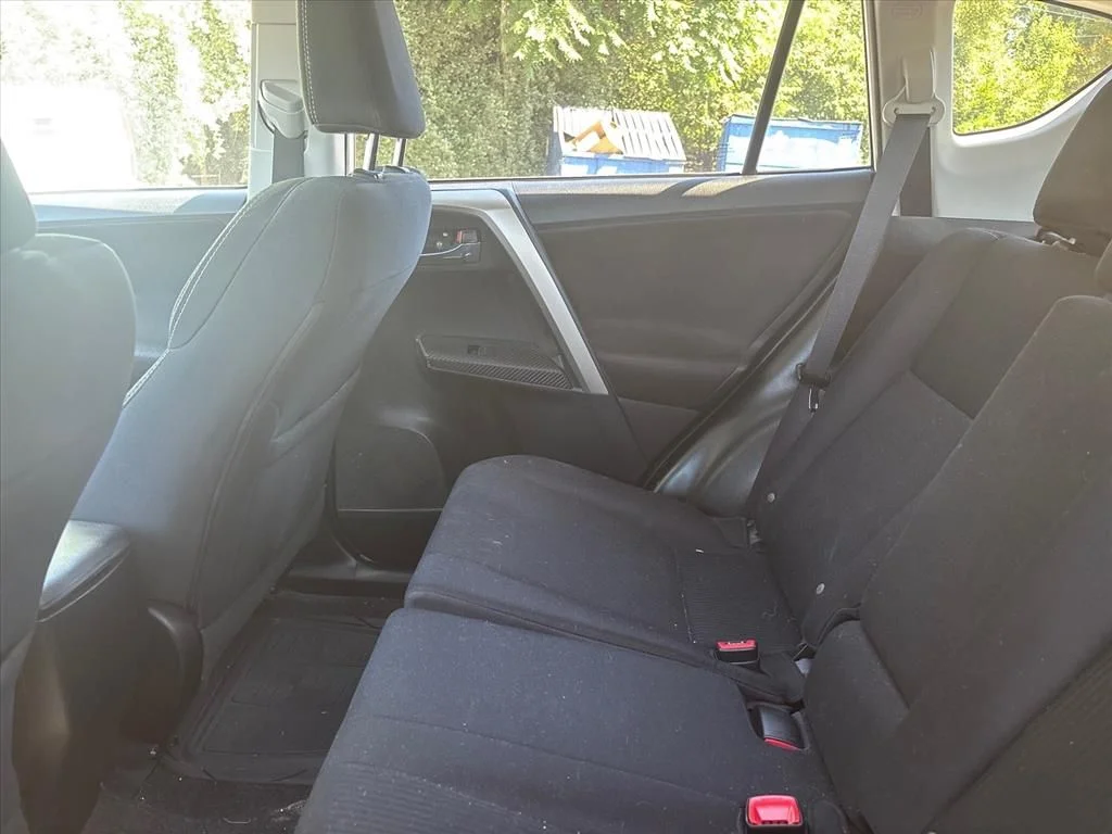 Used 2015 White Toyota XLE image 17