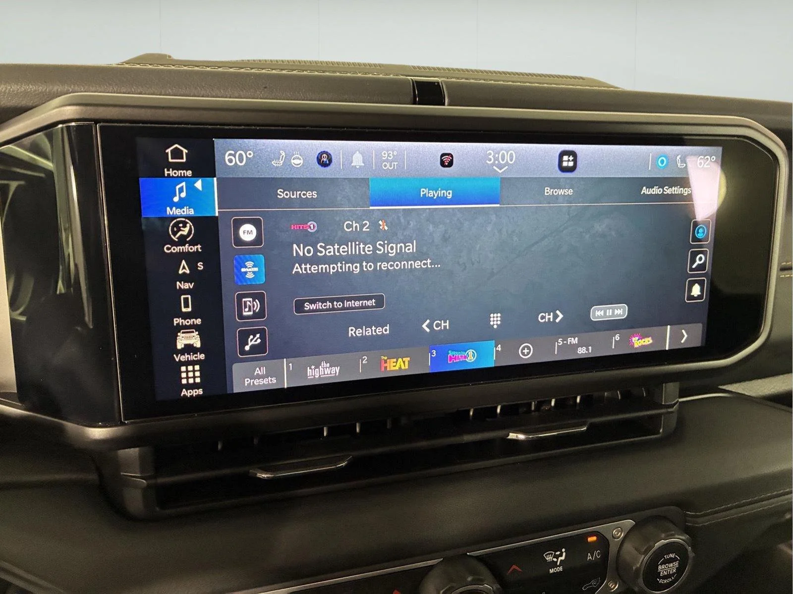 Used 2024 Earl Clearcoat Jeep Sahara image 31