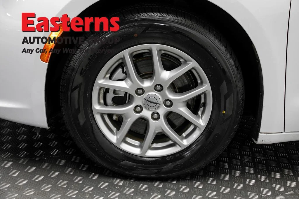 Used 2023 White Chrysler Touring L image 32