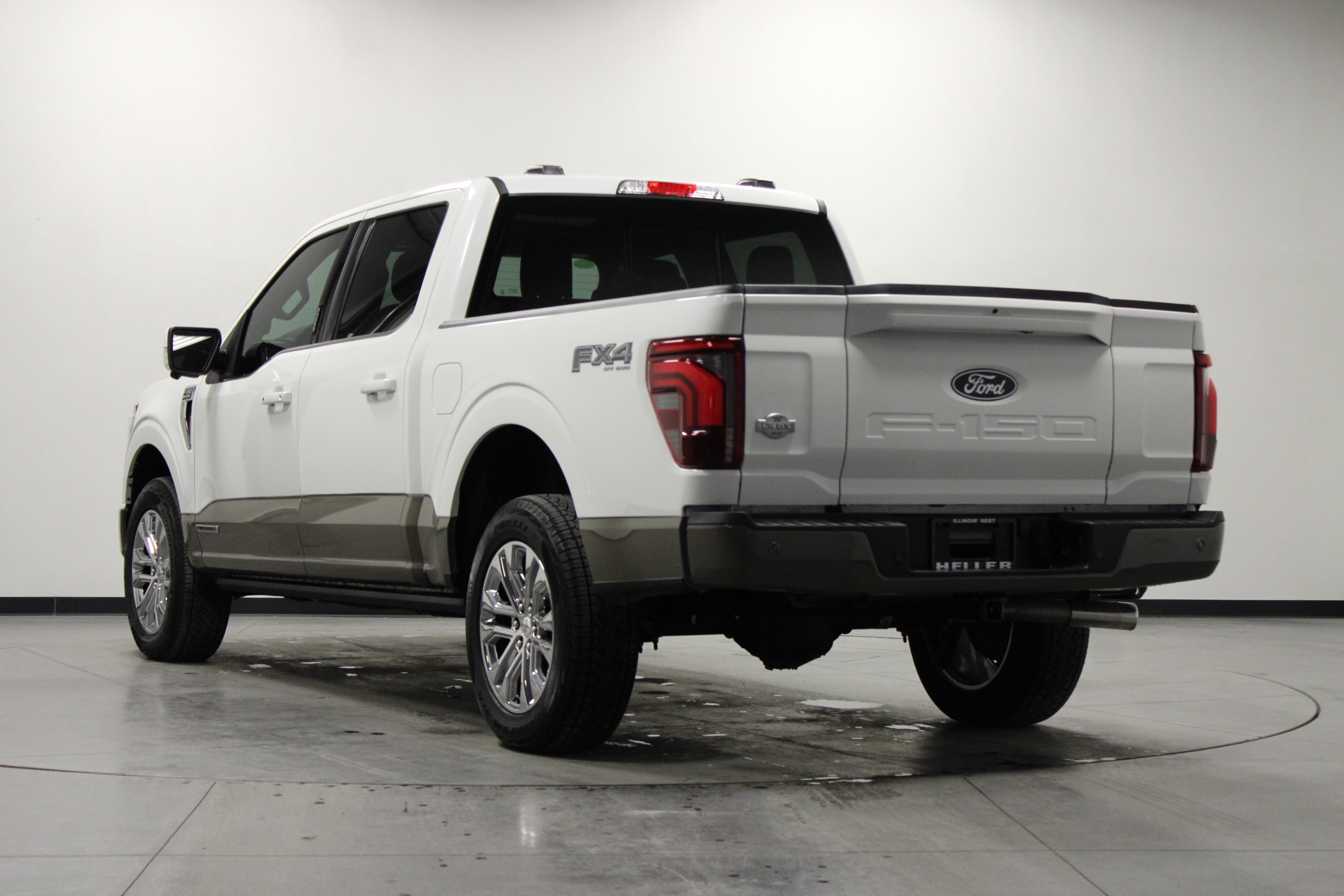 Used 2025 Star White Metallic Tri-Coat Ford King Ranch image 6