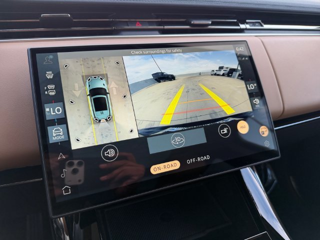 Used 2025 Santorini Black Metallic Land Rover Dynamic SE image 21