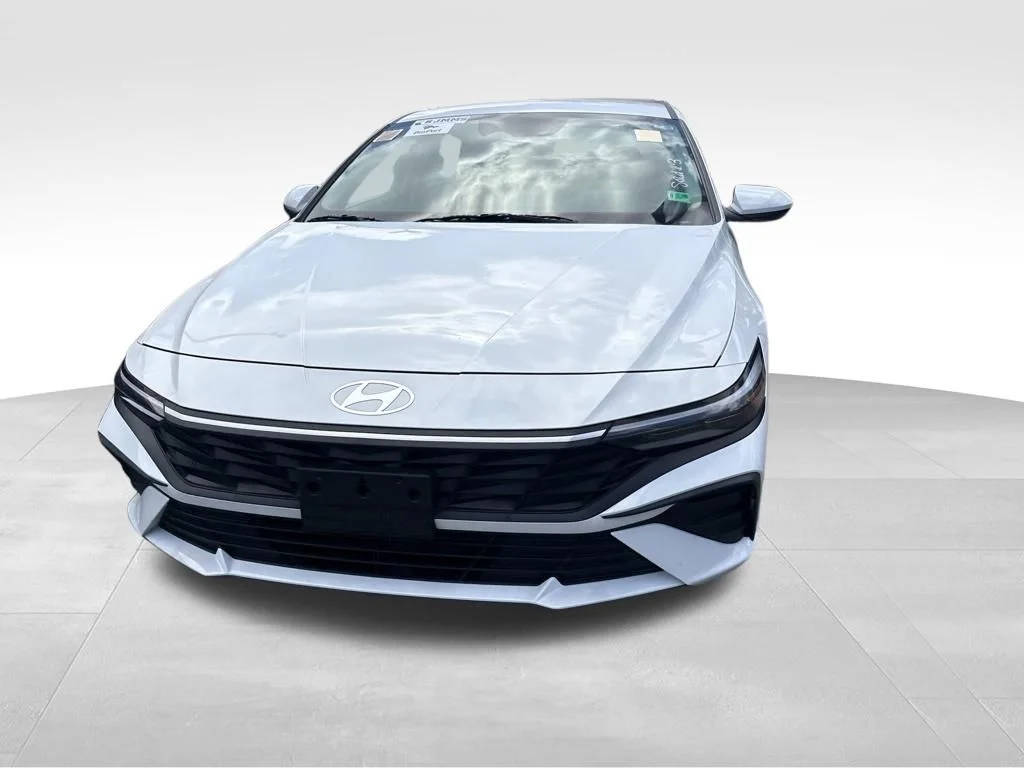 Used 2024 White Hyundai SEL image 4