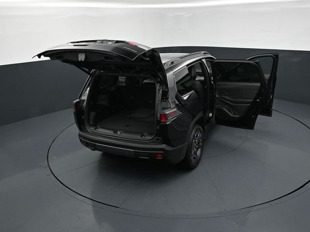 New 2026 Diamond Black Crystal Pearl-Coat Exterior Paint Jeep Limited image 29
