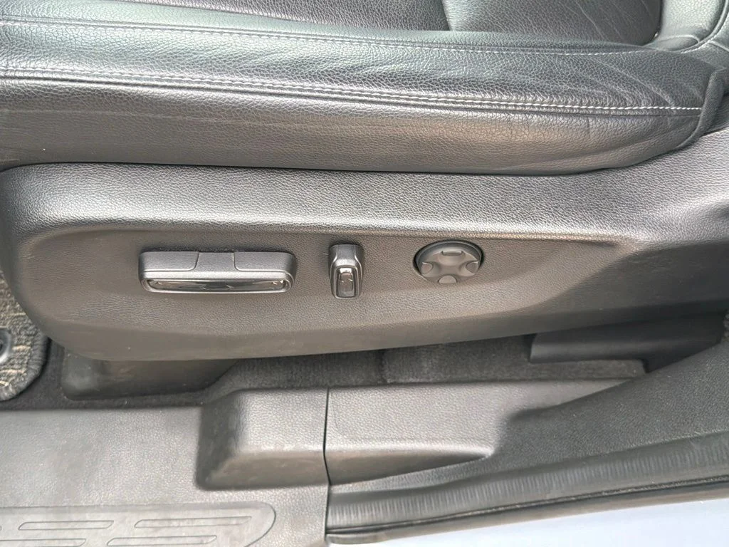 Used 2023 Silver Honda Touring image 19
