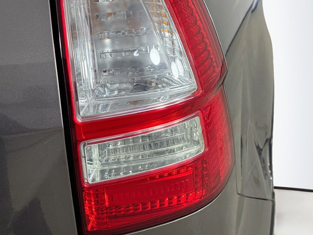 Used 2010 Urban Titanium Metallic Honda EX-L image 29