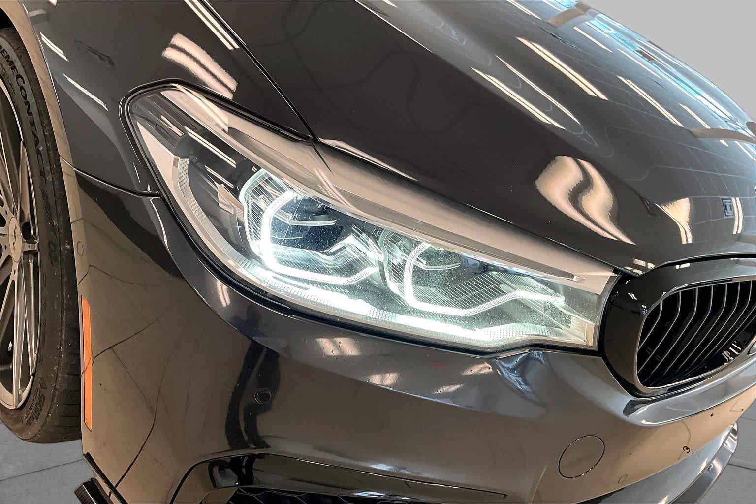 Used 2019 Dark Graphite Metallic BMW M550i xDrive image 26
