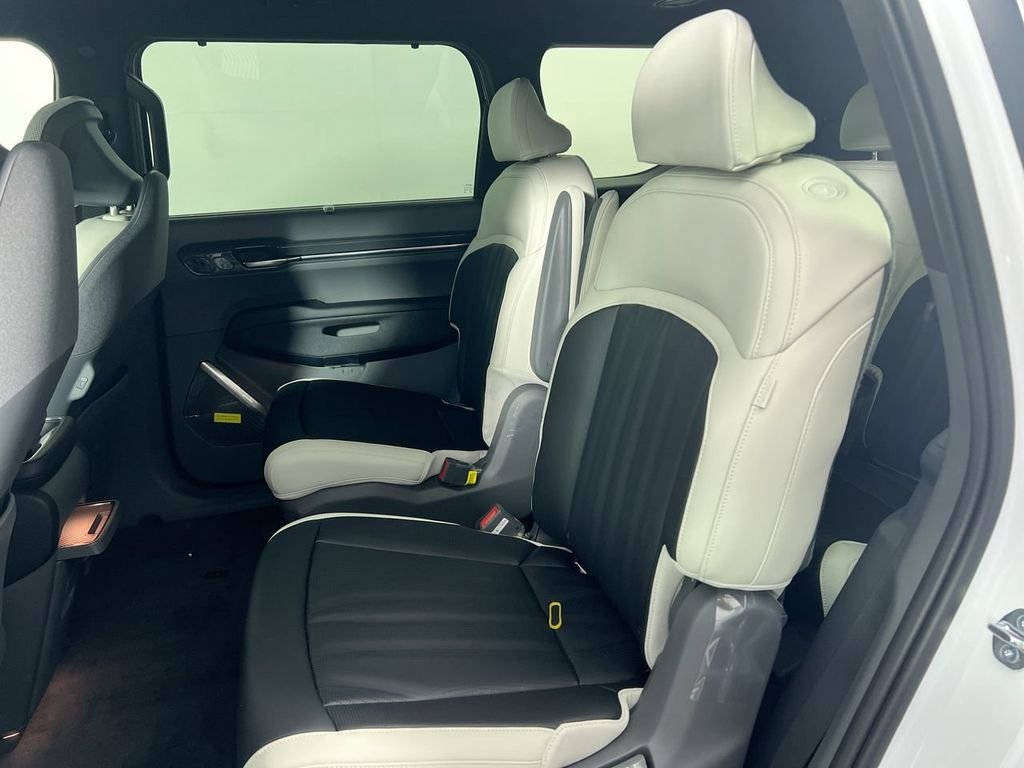 New 2026 Glacial White Pearl / Black Ro Kia GT-Line AWD image 30