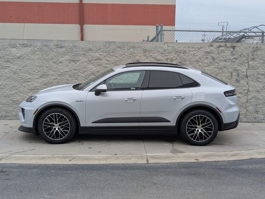 Used 2025 Porsche Macan Base with VIN WP1AA2XA4SL001080 for sale in Chattanooga, TN