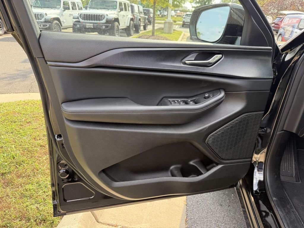 2025 Jeep Grand Cherokee Altitude - Photo 25