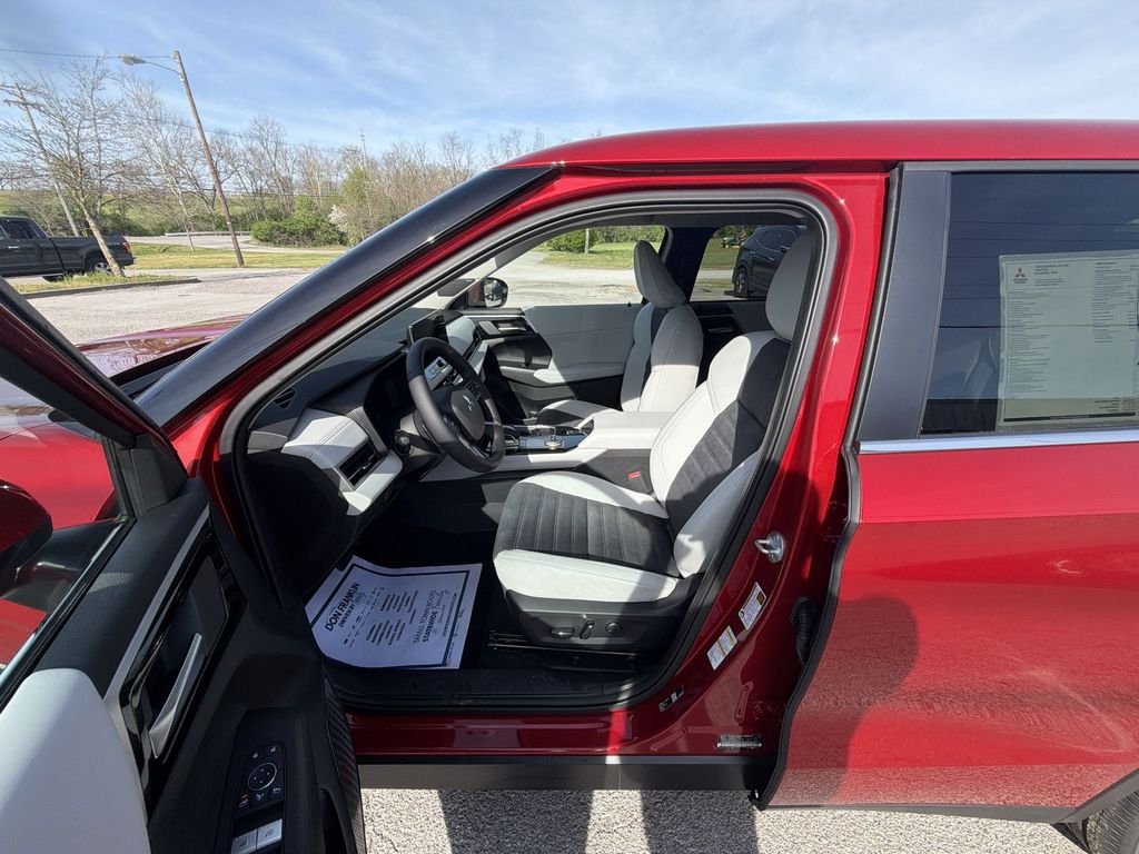 New 2026 Red Mitsubishi SE image 11