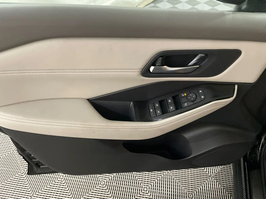 2026 Nissan Rogue Dark Armor - Photo 10