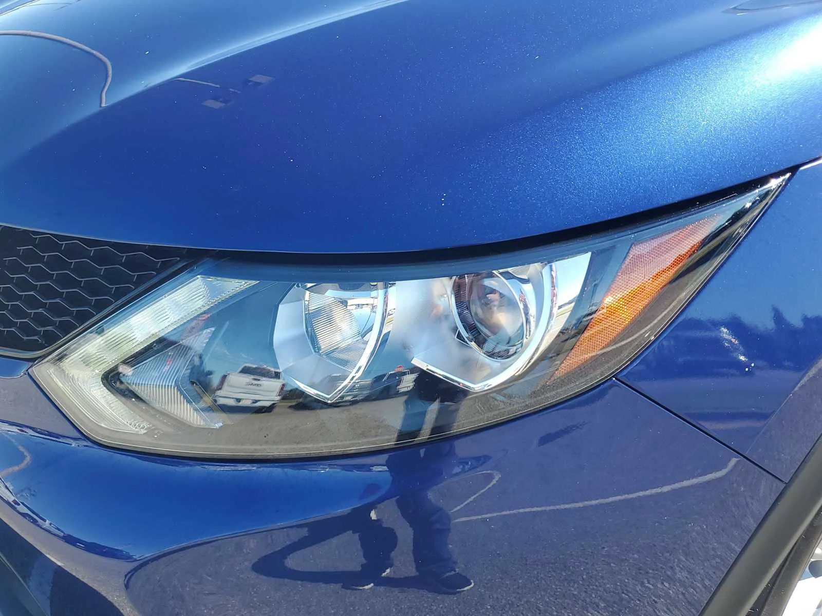 Used 2019  Nissan SV image 12