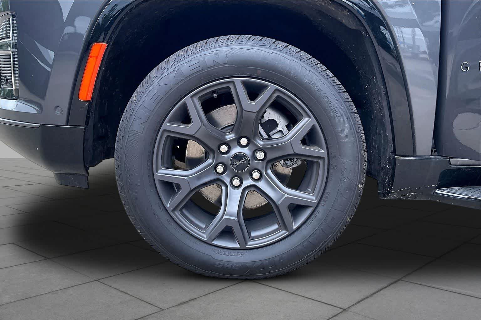 New 2026 Baltic-Gray Metallic Clear-Coat Exterior Paint Jeep  image 11