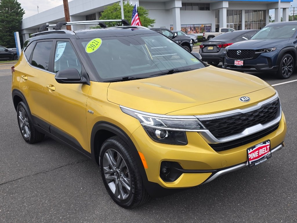 Used 2021 Starbright Yellow/Black Roof Kia S image 9