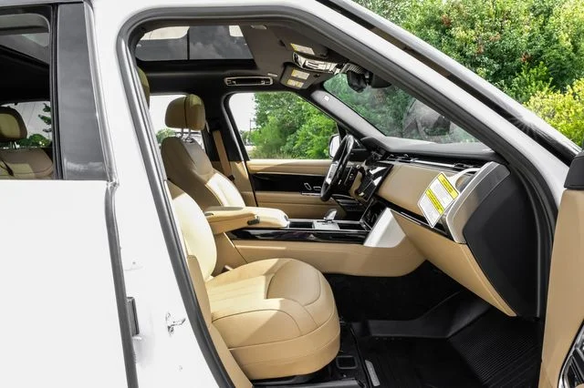 New 2026 Fuji White Land Rover SE image 44
