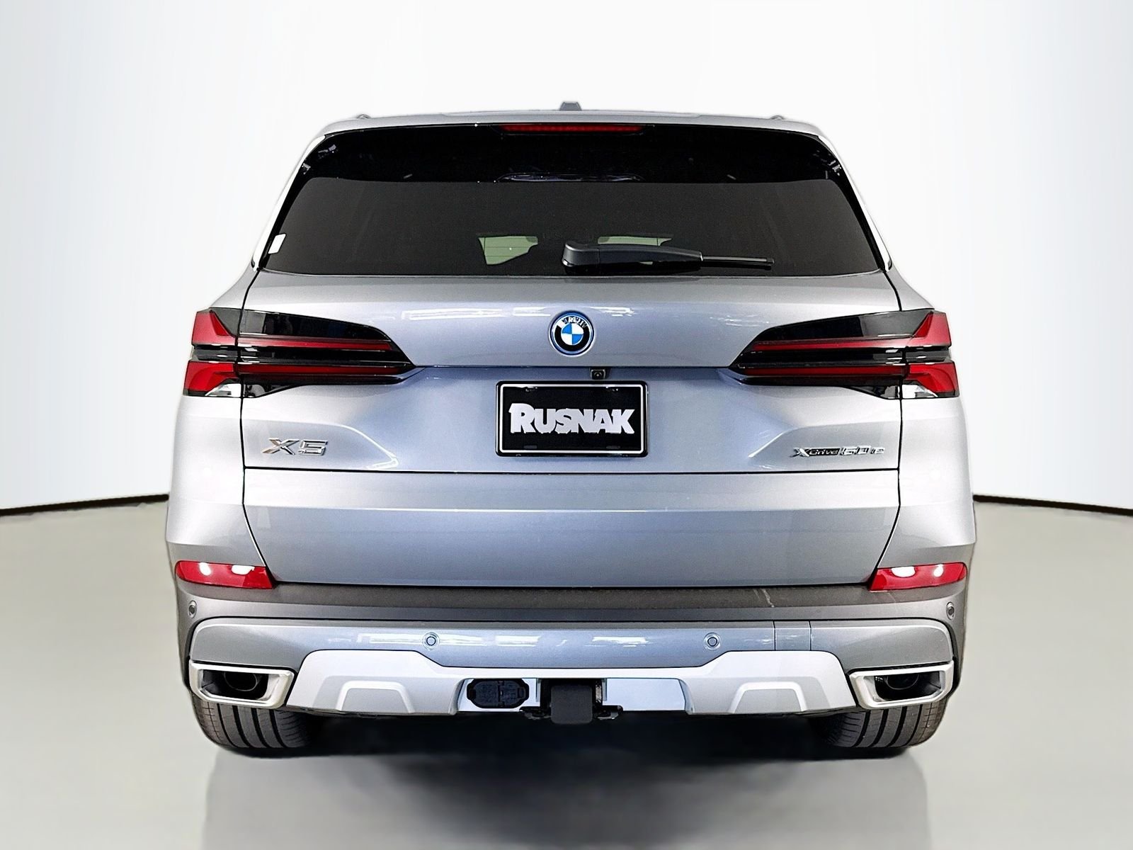 New 2026 Skyscraper Grey Metallic BMW xDrive50e image 6