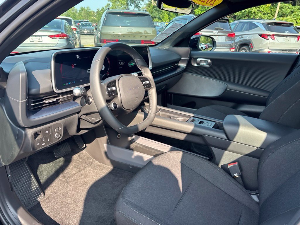 Certified Used 2025 Black Hyundai SE image 9