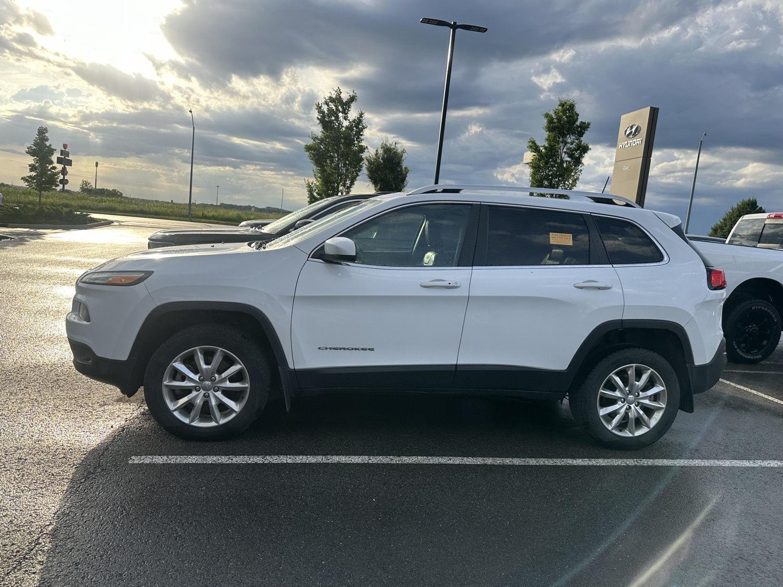 Used 2016 Jeep Cherokee Limited with VIN 1C4PJMDBXGW237388 for sale in Kansas City