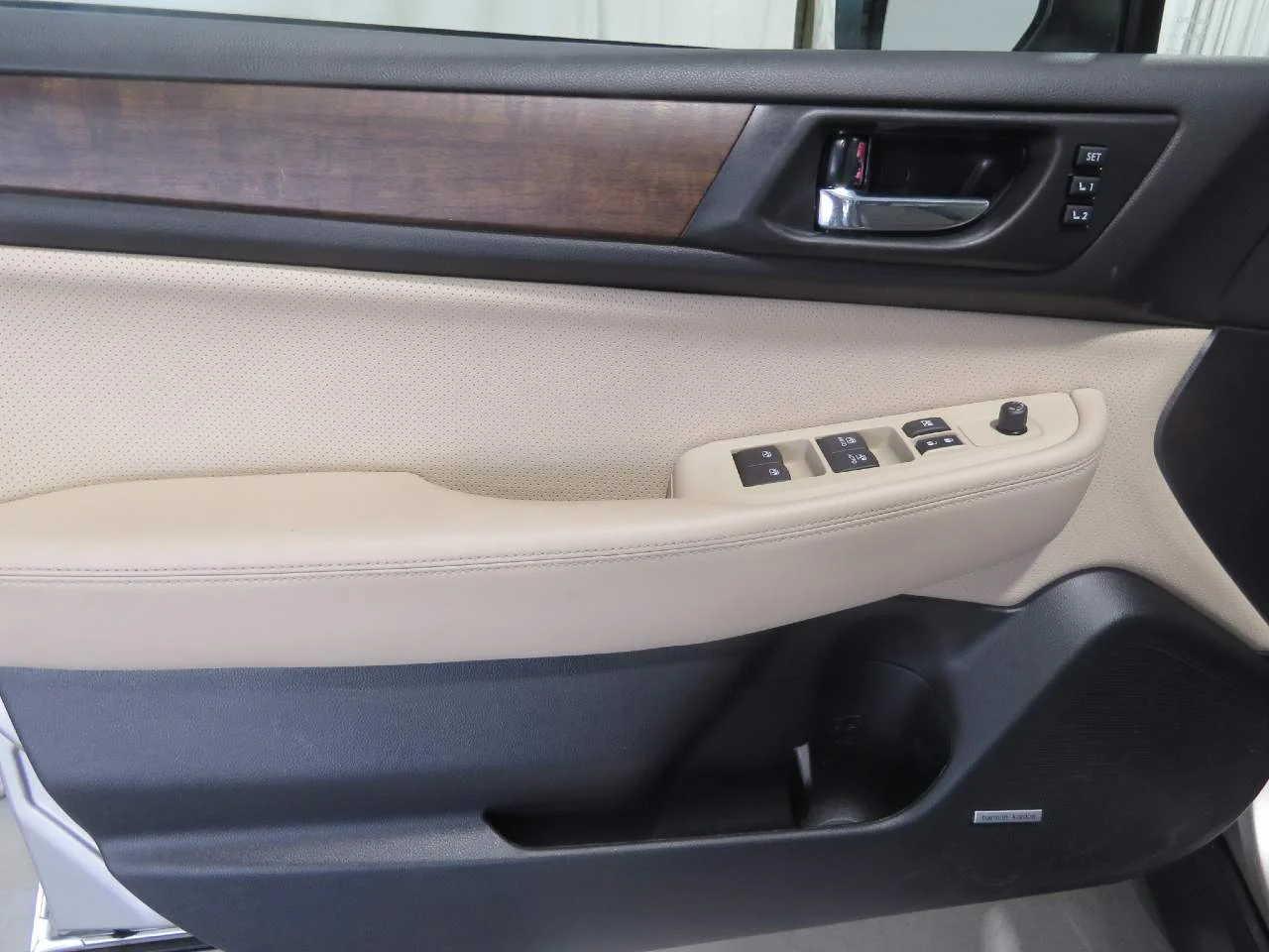 Used 2017 Tungsten Metallic Subaru 3.6R Limited image 17