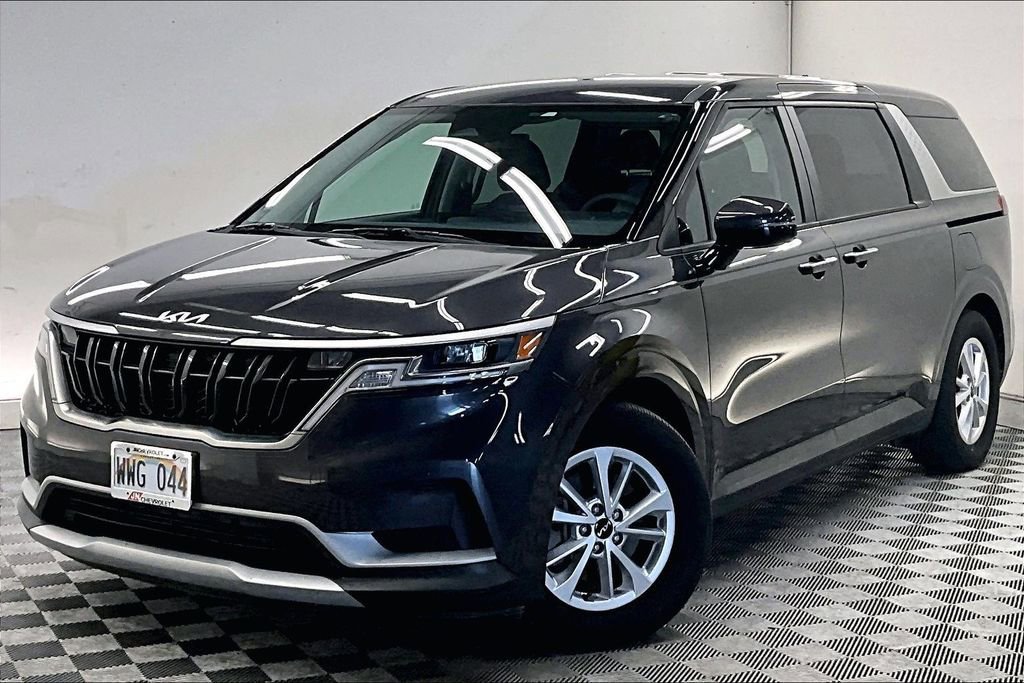 2023 Kia Sedona LX's photo