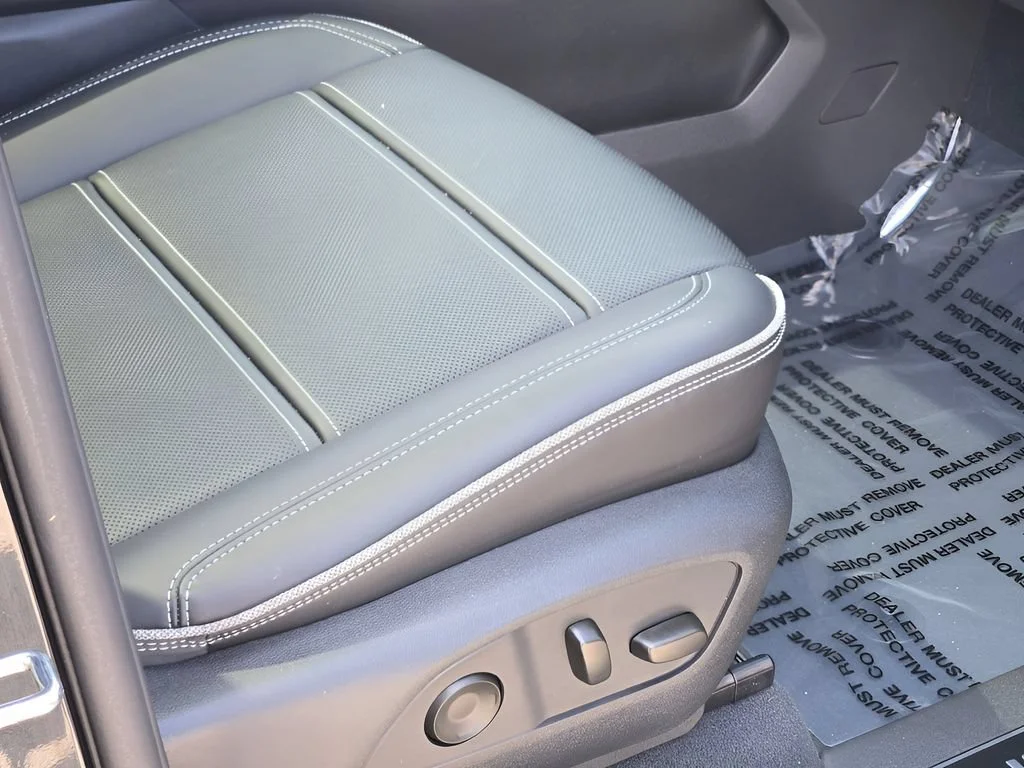 New 2025 Onyx Black GMC Extended Range Denali image 9