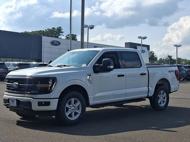 New 2026 Oxford White Ford XLT image 2