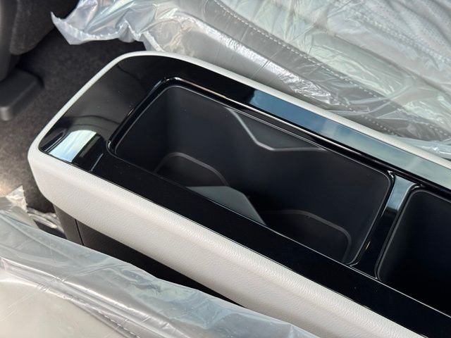 New 2027 2T RAD WHT INFINITI Autograph AWD image 42