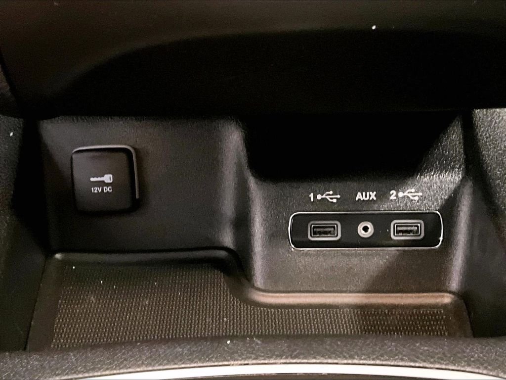 Used 2020 White Dodge SXT Plus image 27