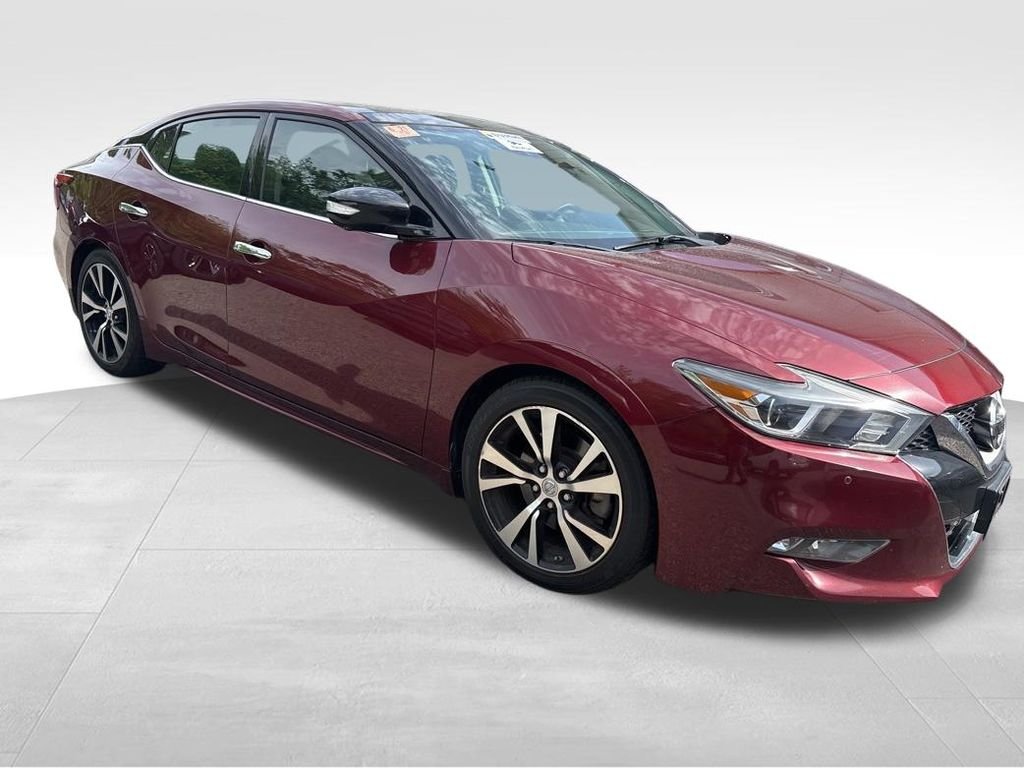 Used 2017 Red Nissan Platinum image 5