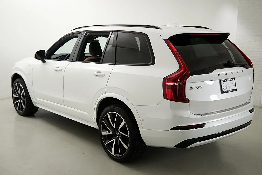 Certified Used 2023 Crystal White Volvo Ultimate image 7