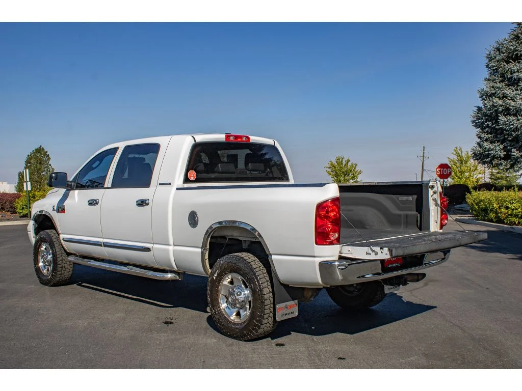 Used 2007 Bright White Clearcoat Dodge Laramie image 9