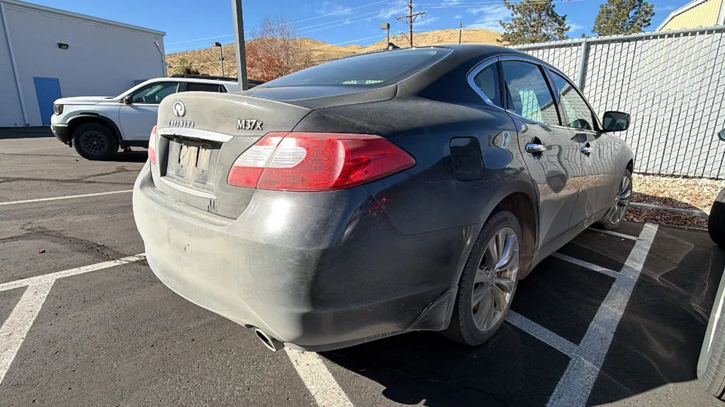 Used 2011 Black INFINITI X image 2