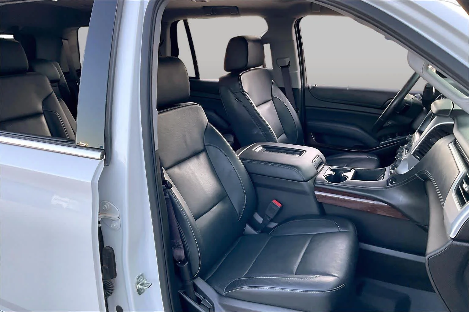 Used 2017 White Frost Tricoat GMC SLT image 9