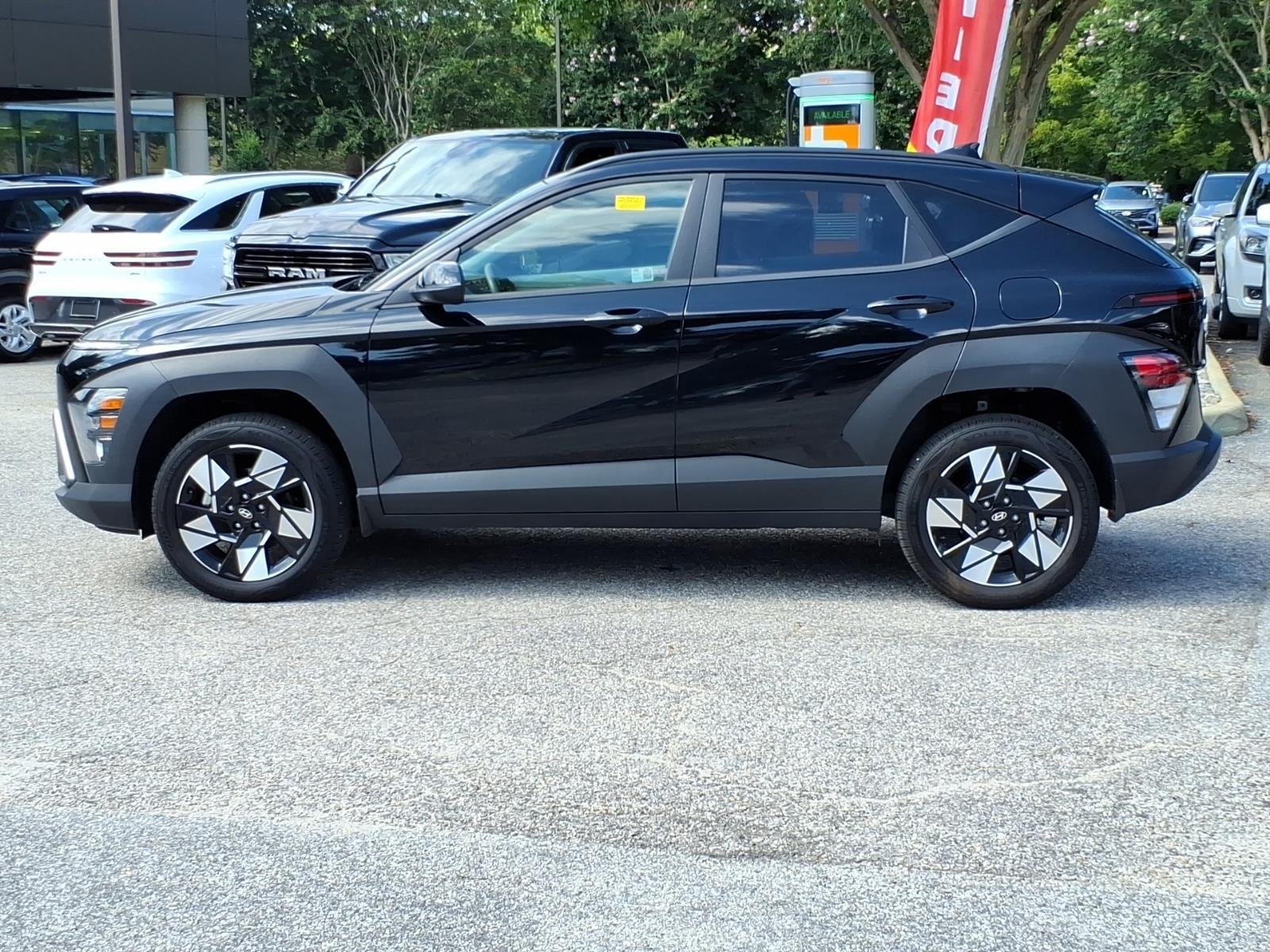 Used 2025 Abyss Black Pearl Hyundai SEL image 3