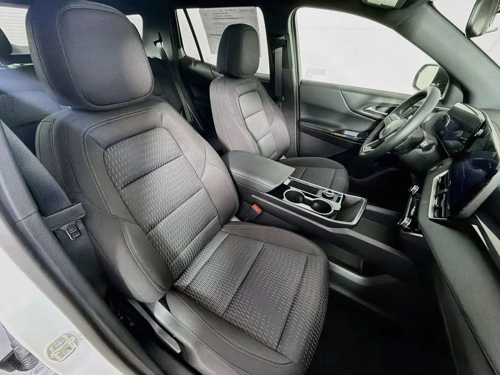 New 2027 Summit White Chevrolet LT image 27