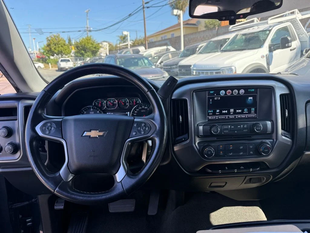 Used 2018 Gray Chevrolet LT image 8