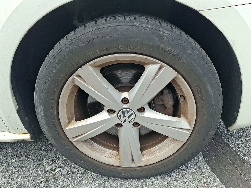 Used 2013 White Volkswagen TDI SE image 7