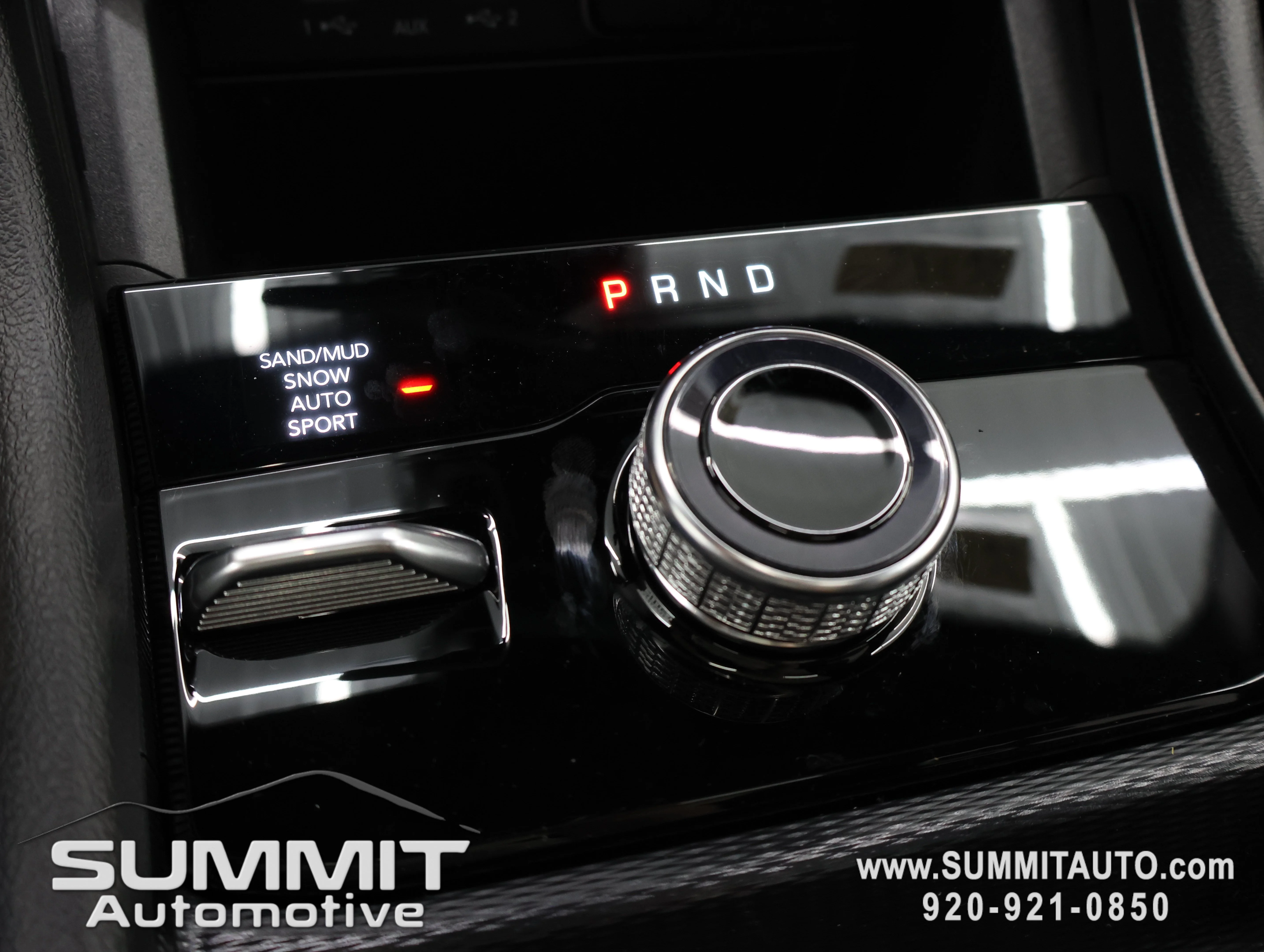 New 2026 Diamond Black Crystal Pearl-Coat Exterior Paint Jeep Limited image 52