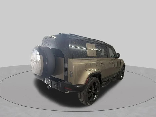 New 2026 Gondwana Stone Metallic Land Rover X-Dynamic SE image 4