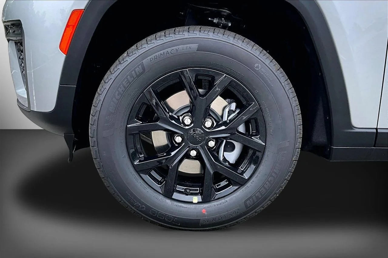 New 2026 Silver Zynith Jeep Altitude image 31